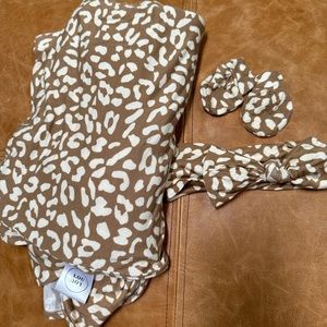 Lou Lou & Company swaddle, bow and mittens set